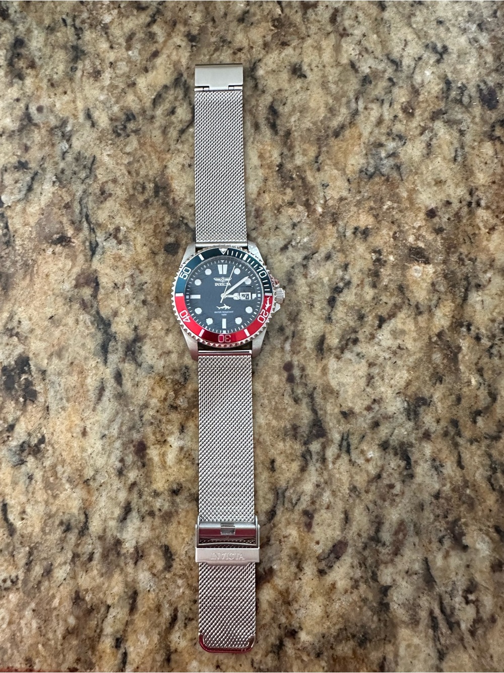 ⏱️⌚️Invicta Silver Mesh Strap Watch with Red and Blue Bezel - Picture 2 of 4